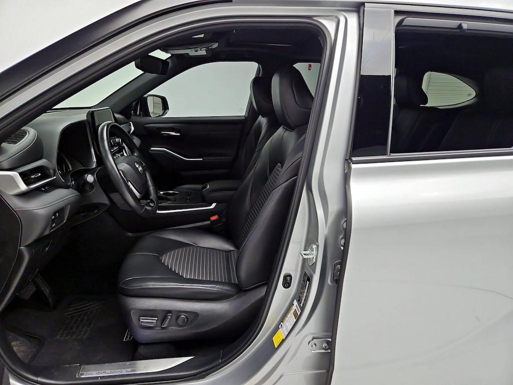 used 2023 Toyota Highlander car, priced at $37,998