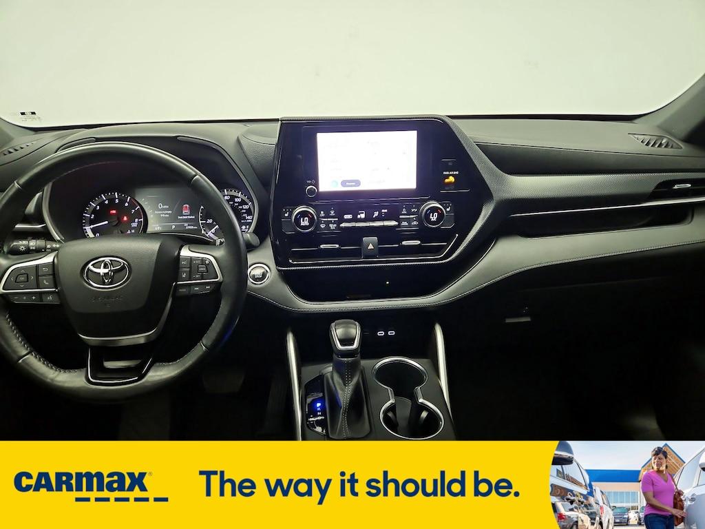 used 2023 Toyota Highlander car, priced at $37,998
