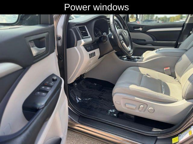 used 2018 Toyota Highlander car, priced at $27,298