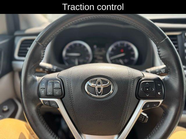 used 2018 Toyota Highlander car, priced at $27,298