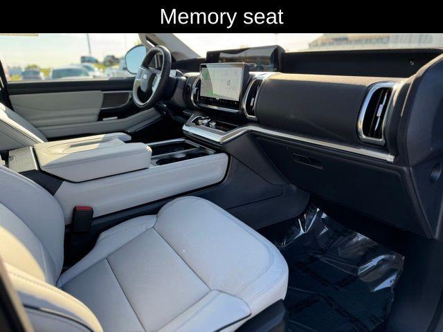 new 2025 Ford Expedition car, priced at $90,940