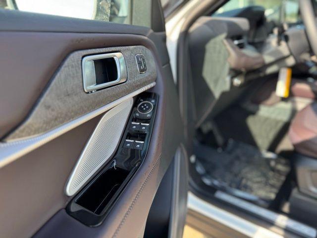 new 2025 Ford Explorer car