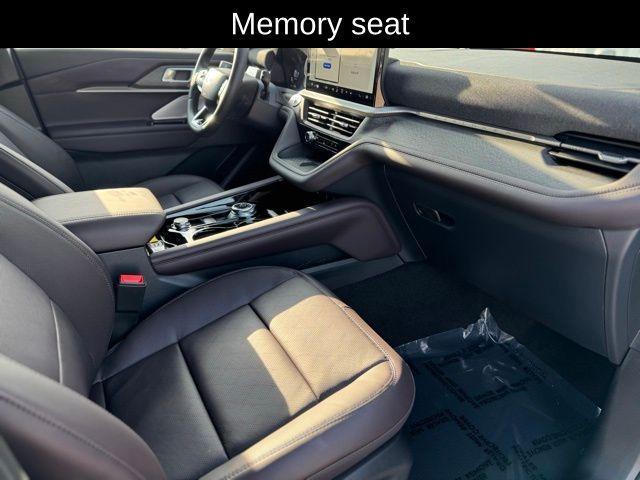 new 2025 Ford Explorer car