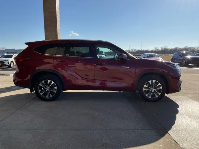 used 2021 Toyota Highlander Hybrid car, priced at $34,498