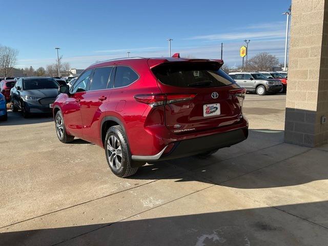 used 2021 Toyota Highlander Hybrid car, priced at $34,498