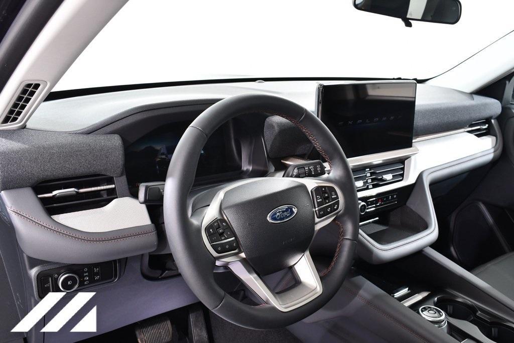 new 2025 Ford Explorer car, priced at $45,277