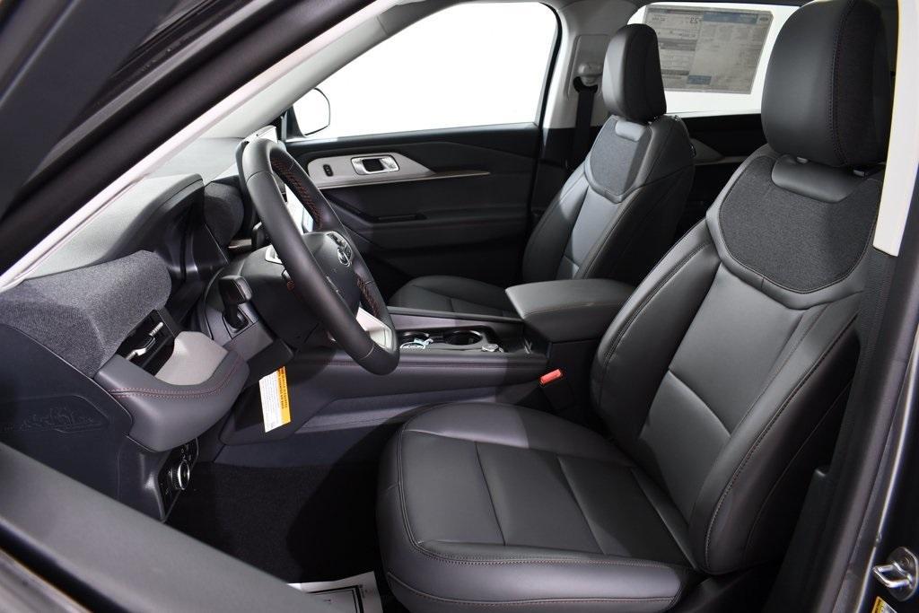 new 2025 Ford Explorer car, priced at $45,977