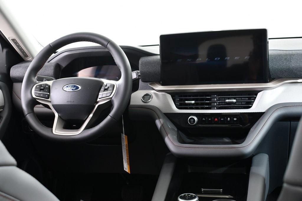 new 2025 Ford Explorer car, priced at $45,977