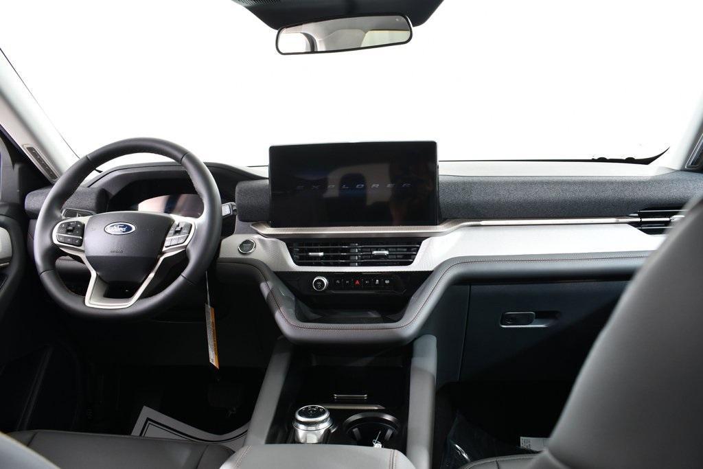 new 2025 Ford Explorer car, priced at $45,977