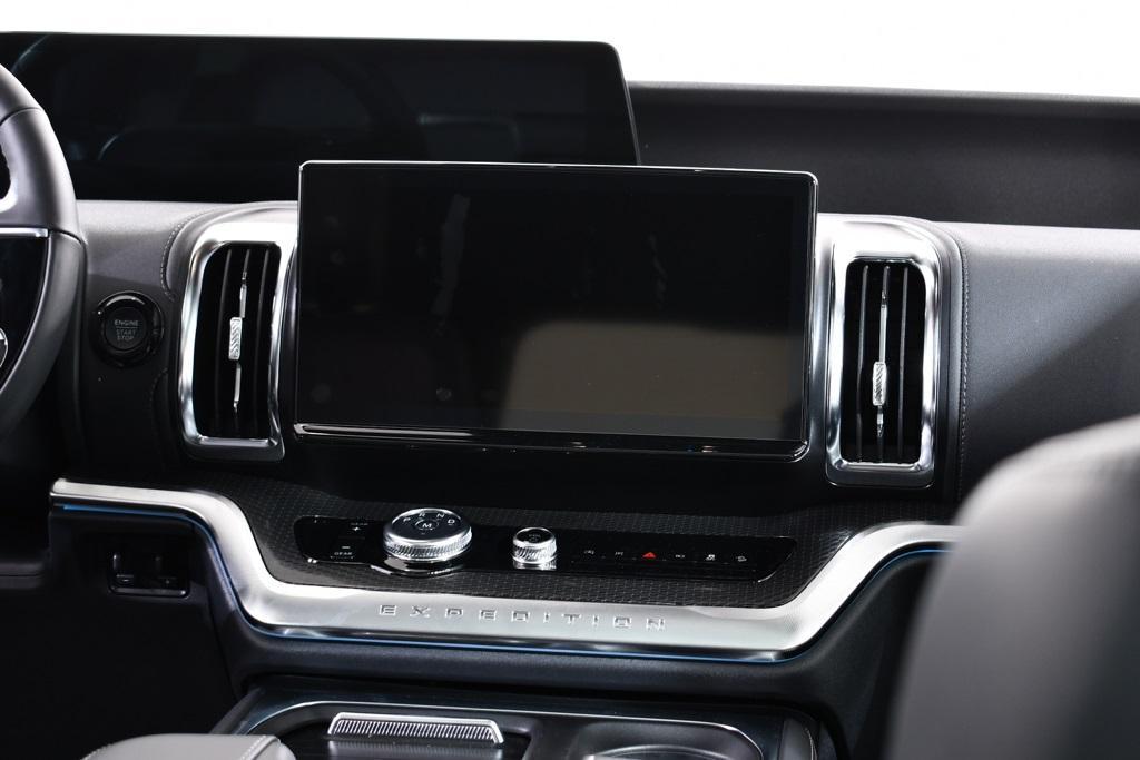 new 2025 Ford Expedition car, priced at $82,977