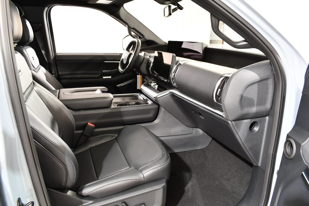 new 2025 Ford Expedition car, priced at $82,977