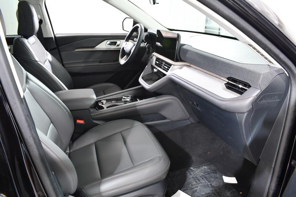 new 2025 Ford Explorer car, priced at $44,577