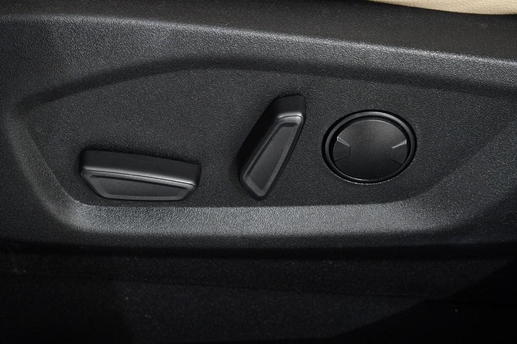 used 2023 Ford Edge car, priced at $28,555