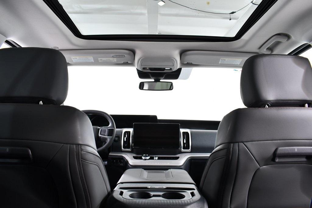 new 2025 Ford Expedition car, priced at $71,577