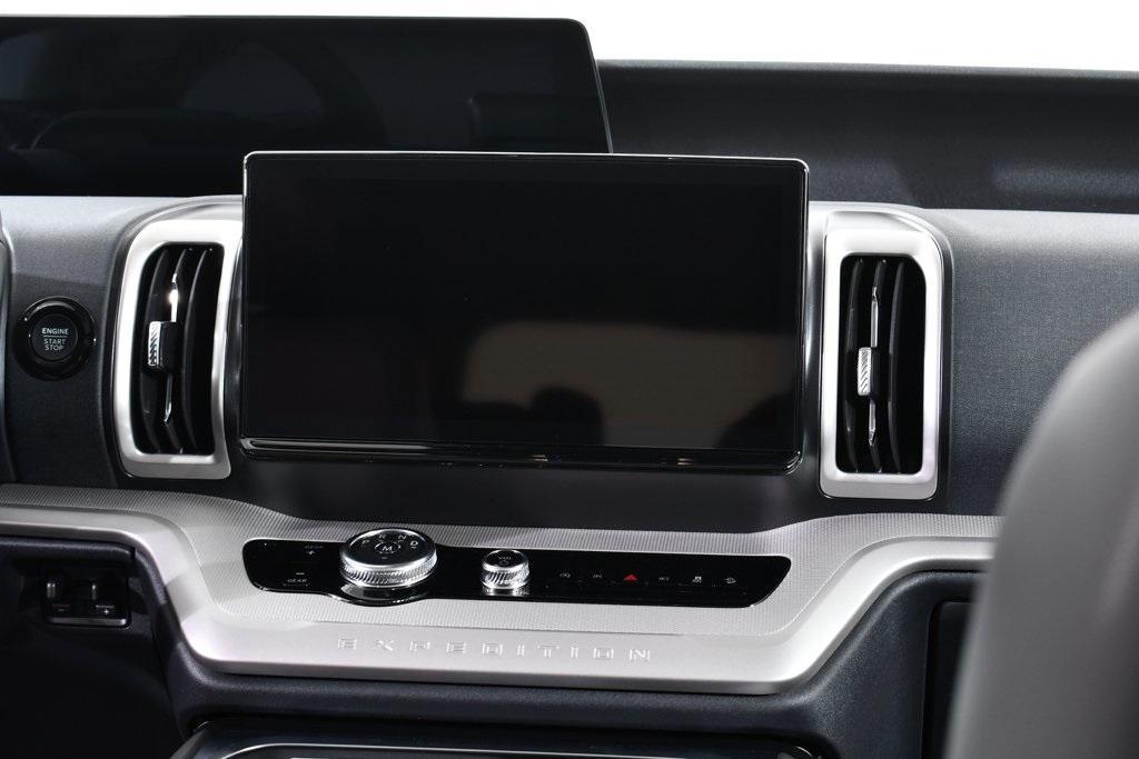 new 2025 Ford Expedition car, priced at $71,577