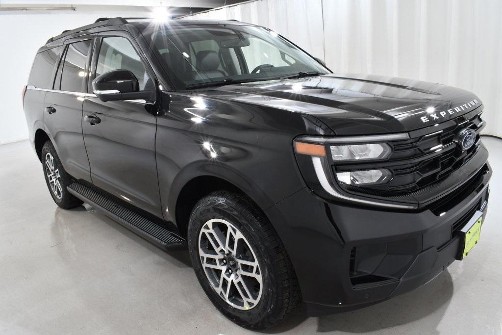 new 2025 Ford Expedition car, priced at $71,577