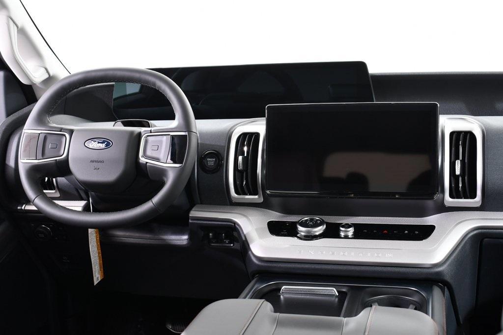 new 2025 Ford Expedition car, priced at $71,577