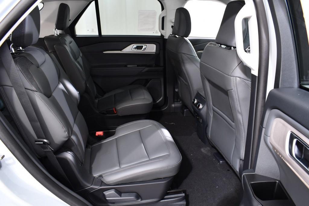 new 2025 Ford Explorer car, priced at $44,377