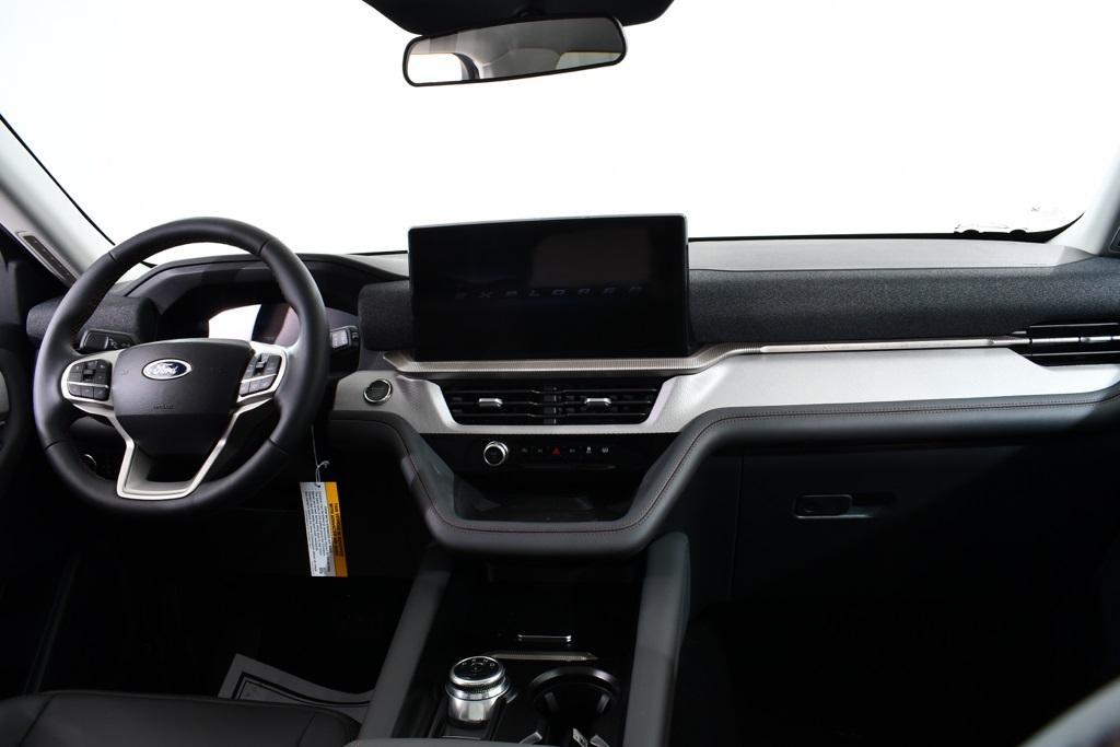 new 2025 Ford Explorer car, priced at $45,777