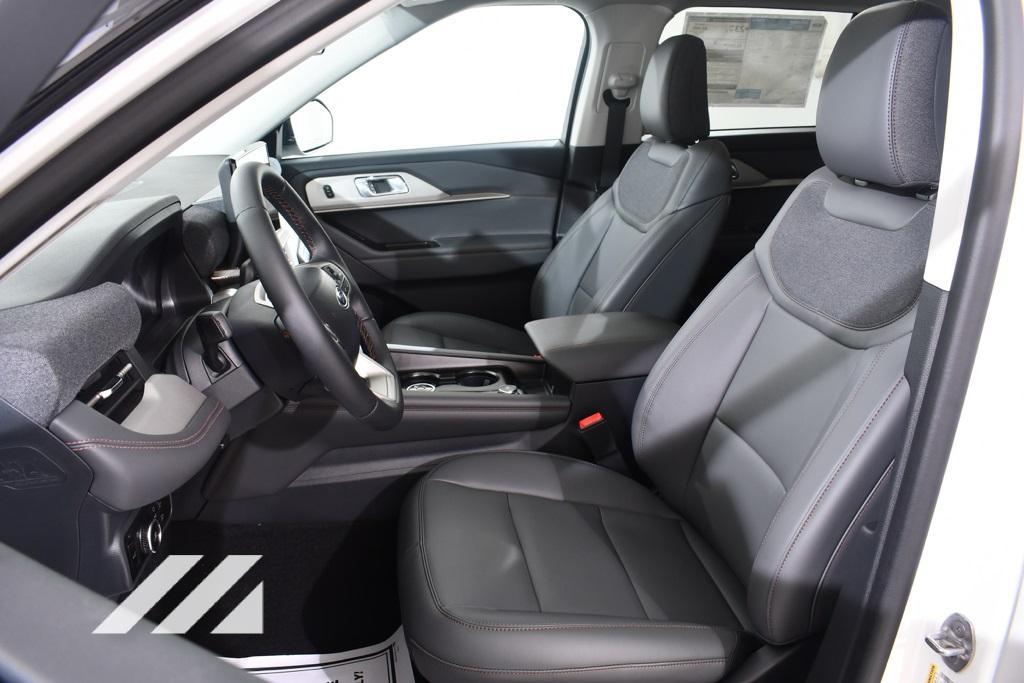 new 2025 Ford Explorer car, priced at $43,077