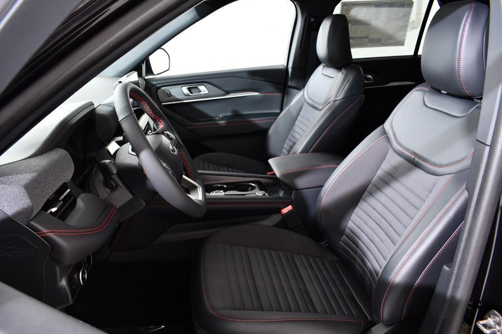 new 2025 Ford Explorer car, priced at $50,077
