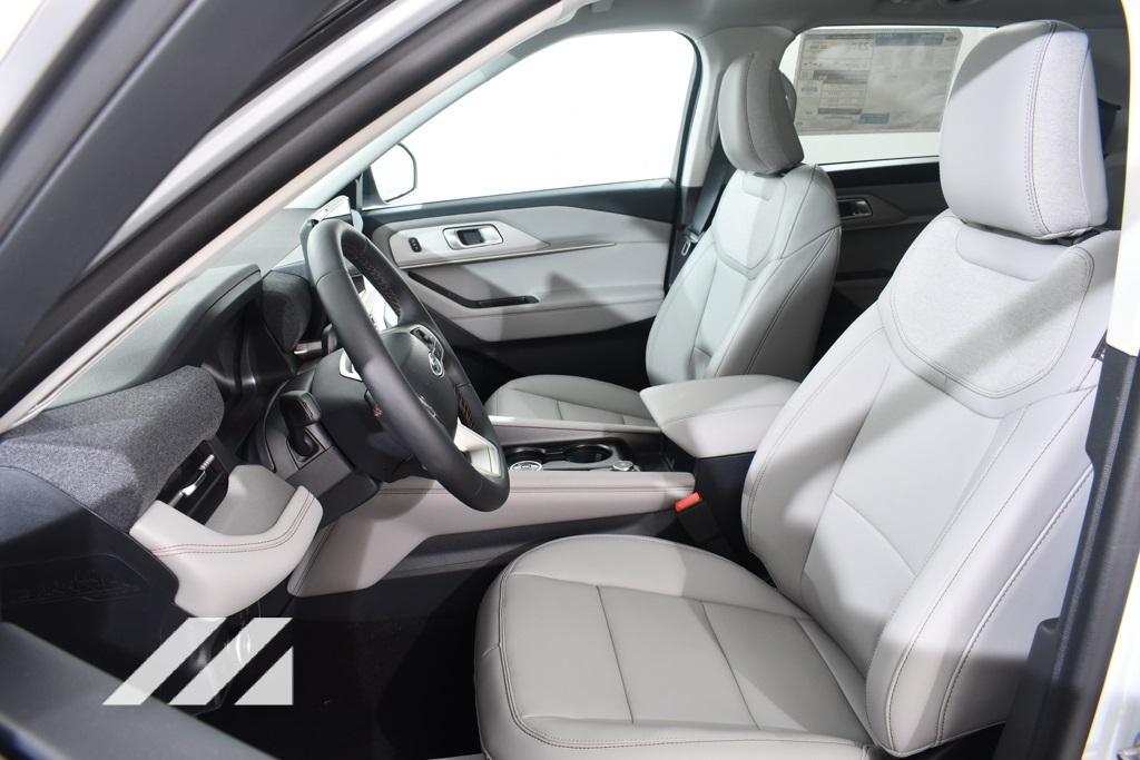 new 2025 Ford Explorer car, priced at $47,777