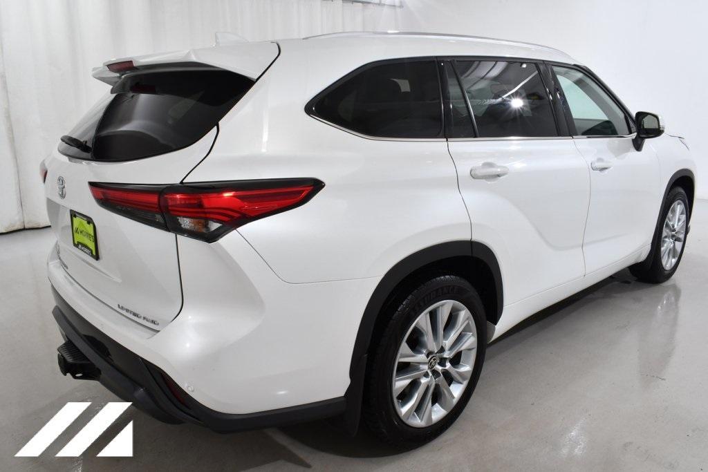 used 2022 Toyota Highlander car, priced at $38,255