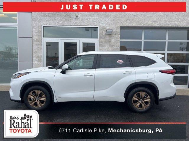 used 2022 Toyota Highlander Hybrid car, priced at $40,999