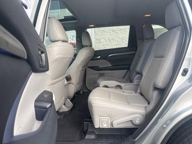 used 2019 Toyota Highlander Hybrid car, priced at $29,299