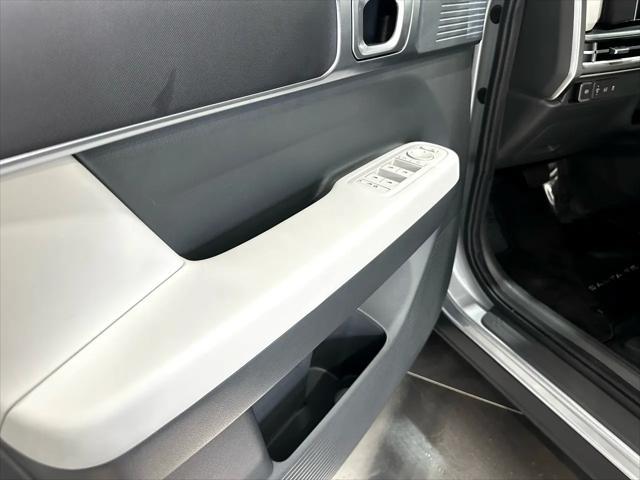 used 2024 Hyundai Santa Fe car, priced at $27,800