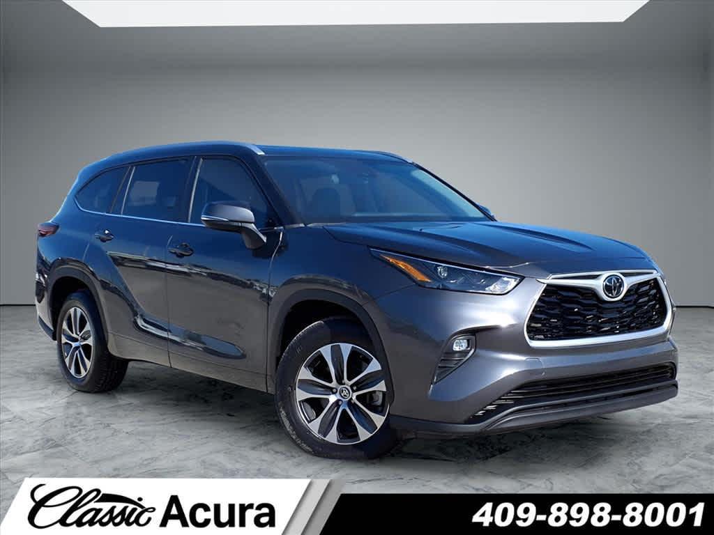 used 2023 Toyota Highlander car, priced at $36,870