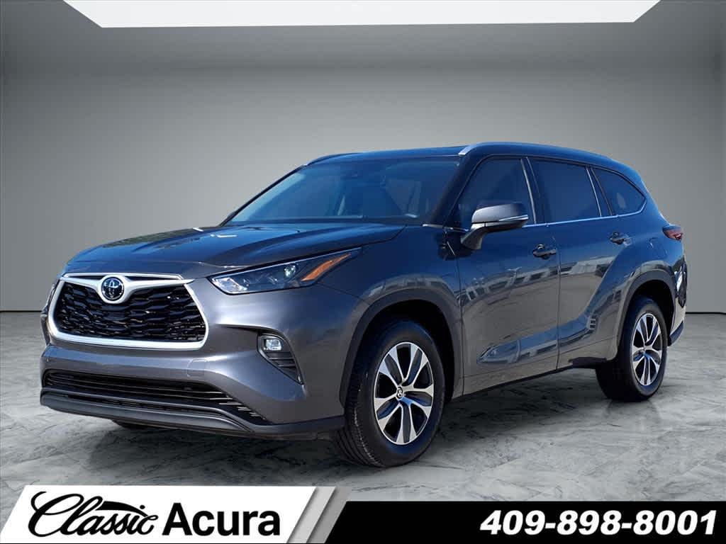 used 2023 Toyota Highlander car, priced at $36,870