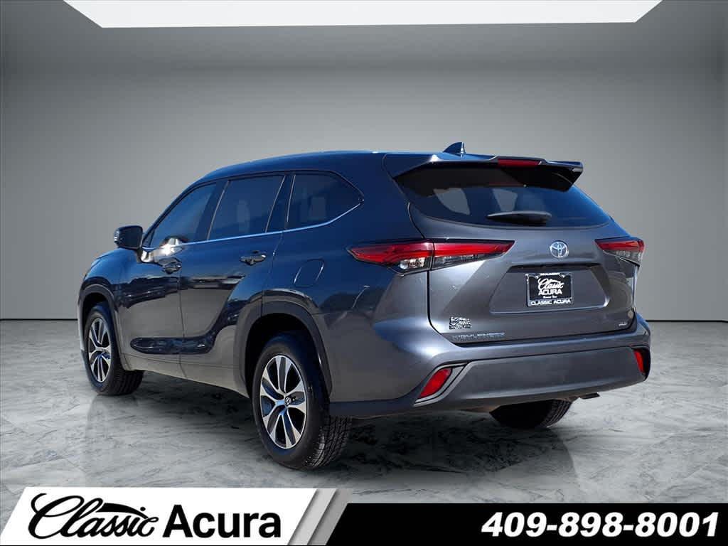 used 2023 Toyota Highlander car, priced at $36,870