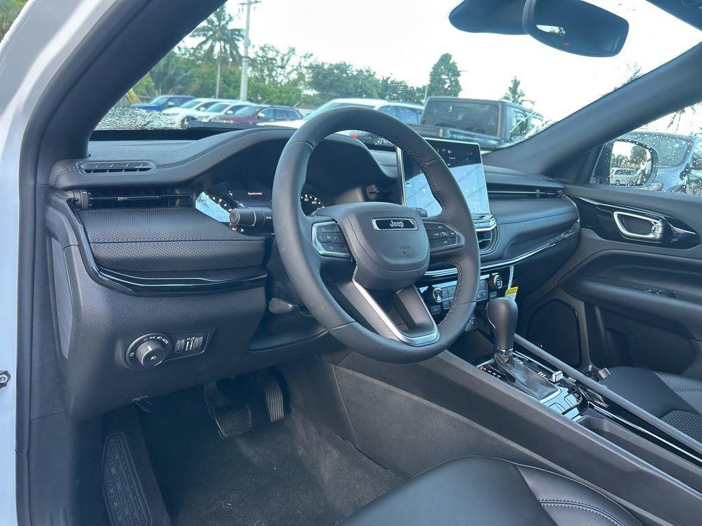new 2025 Jeep Compass car, priced at $31,012