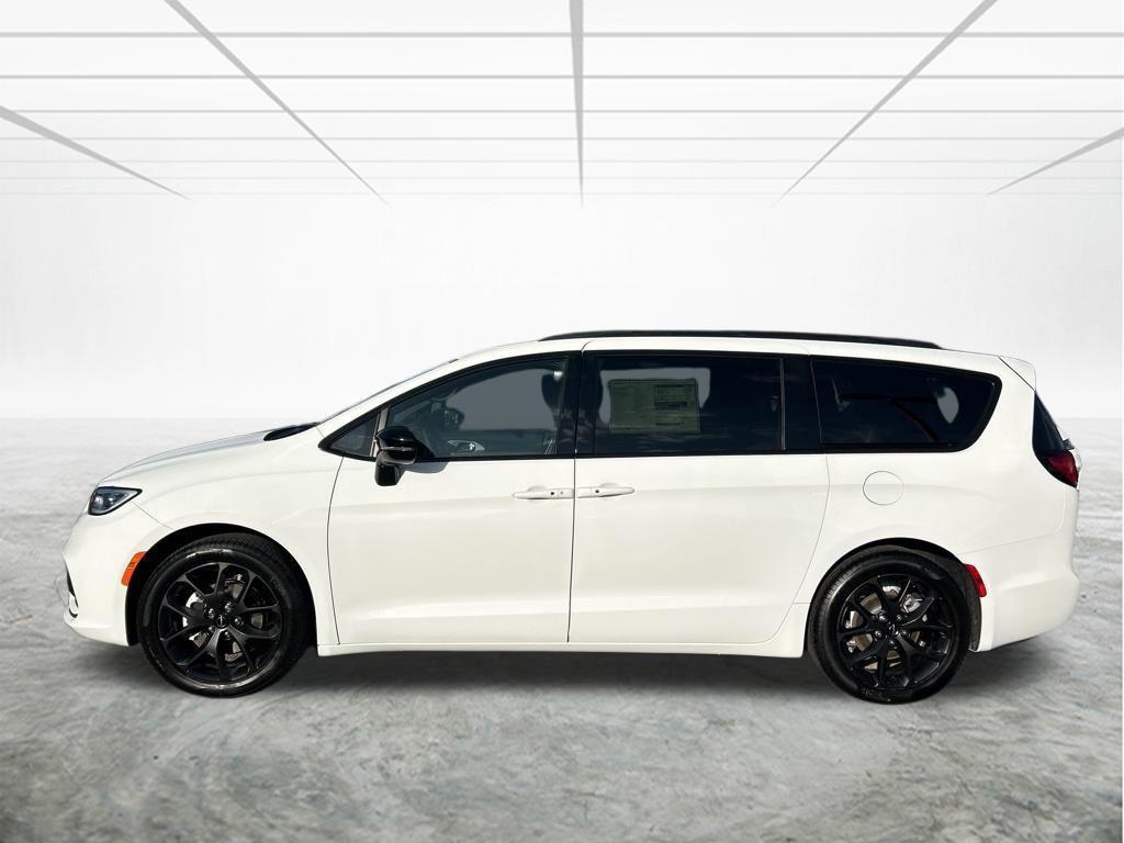 new 2025 Chrysler Pacifica car, priced at $42,639