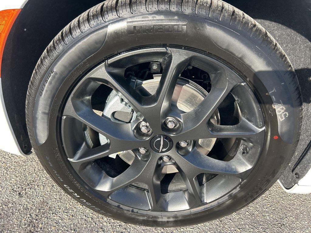 new 2025 Chrysler Pacifica car, priced at $42,639