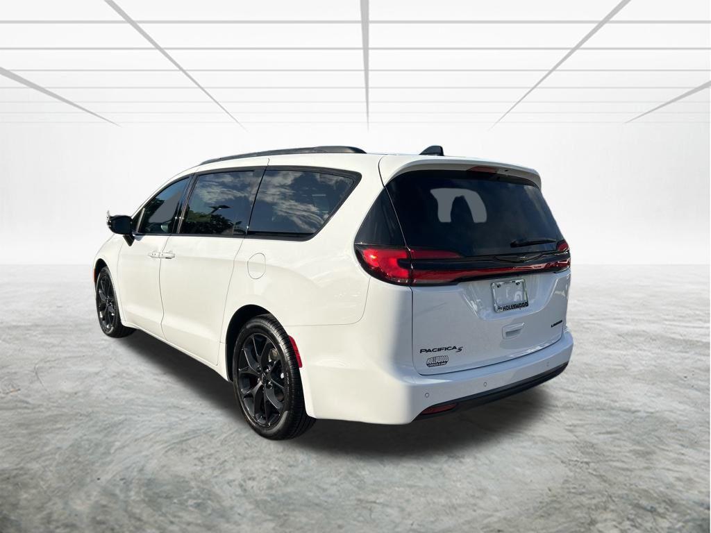 new 2025 Chrysler Pacifica car, priced at $42,639