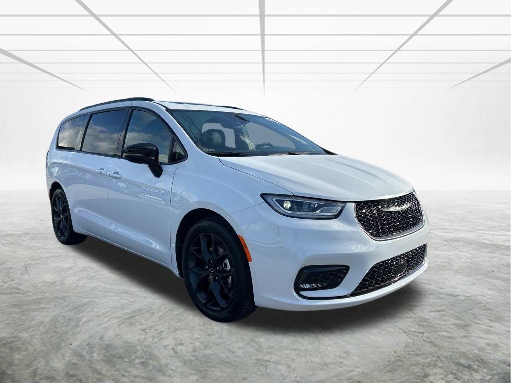 new 2025 Chrysler Pacifica car, priced at $42,639