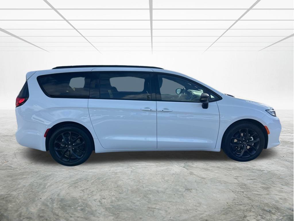 new 2025 Chrysler Pacifica car, priced at $42,639