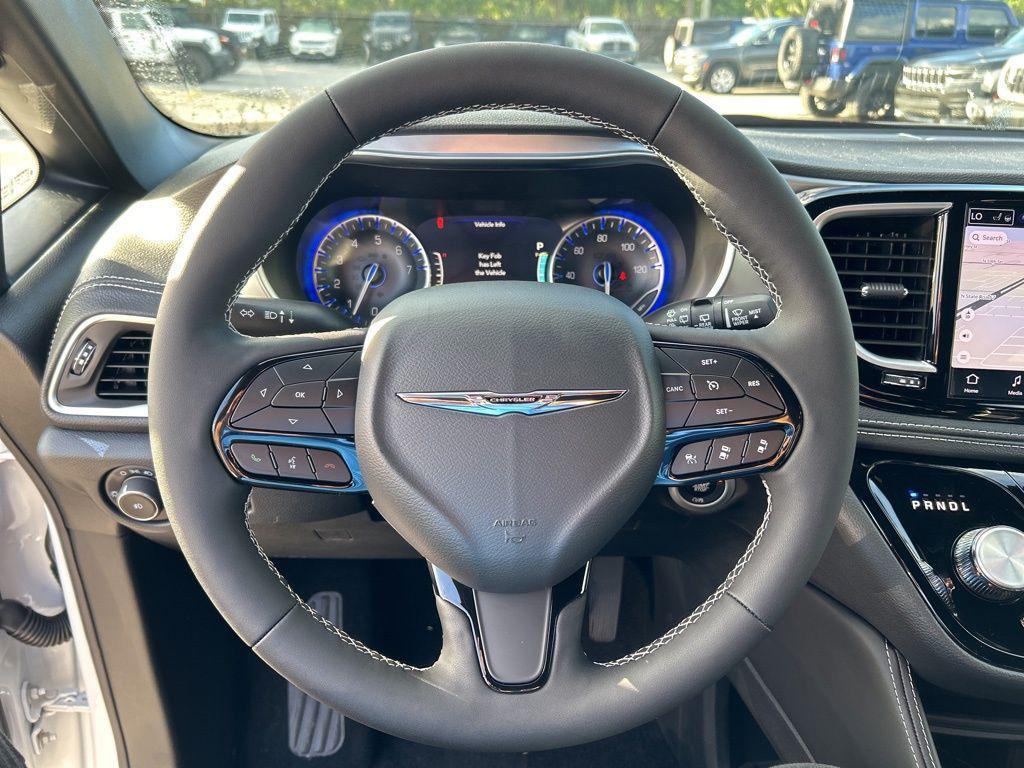 new 2025 Chrysler Pacifica car, priced at $42,639