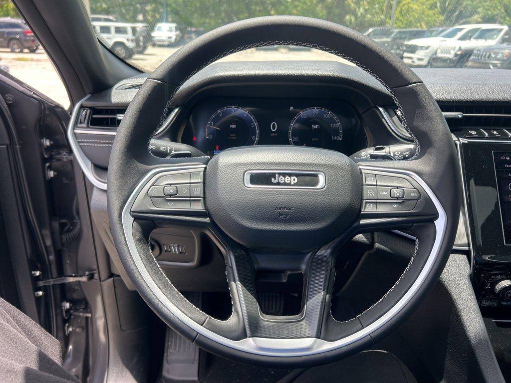 new 2025 Jeep Grand Cherokee car, priced at $35,950