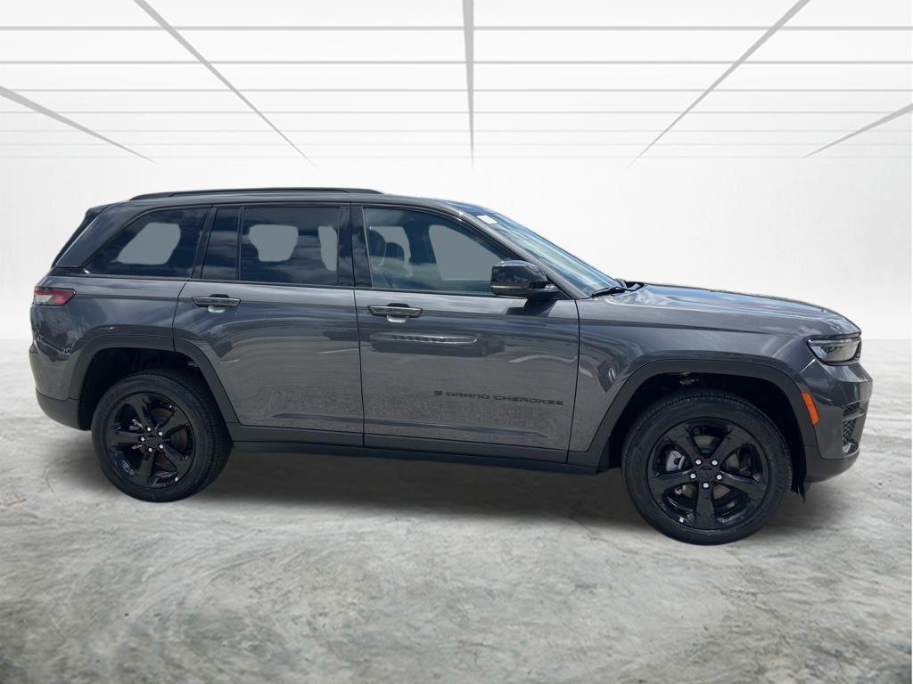 new 2025 Jeep Grand Cherokee car, priced at $35,950