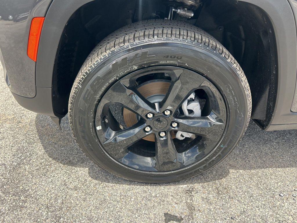 new 2025 Jeep Grand Cherokee car, priced at $35,950