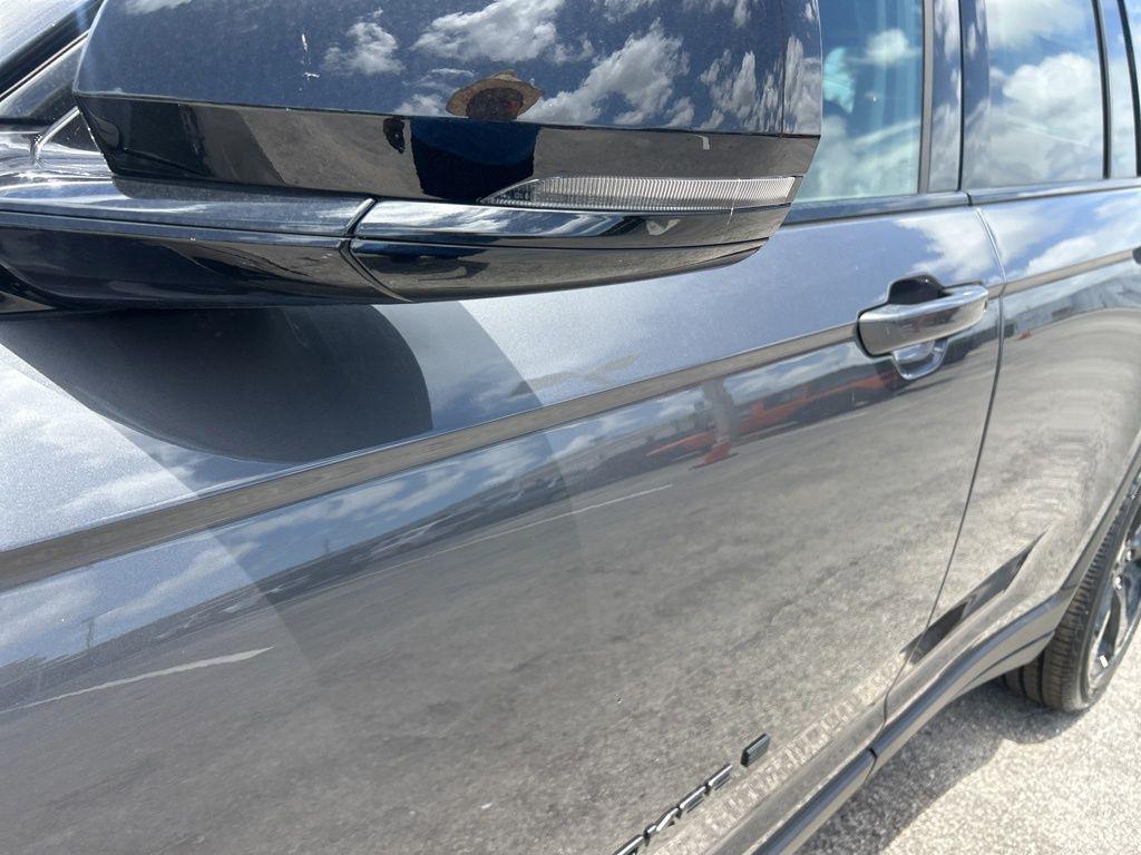 new 2025 Jeep Grand Cherokee car, priced at $35,950