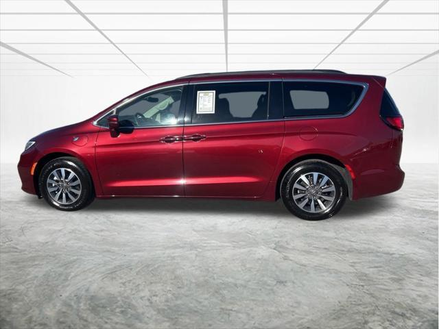 used 2021 Chrysler Pacifica Hybrid car, priced at $25,990