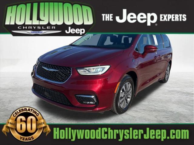 used 2021 Chrysler Pacifica Hybrid car, priced at $25,990