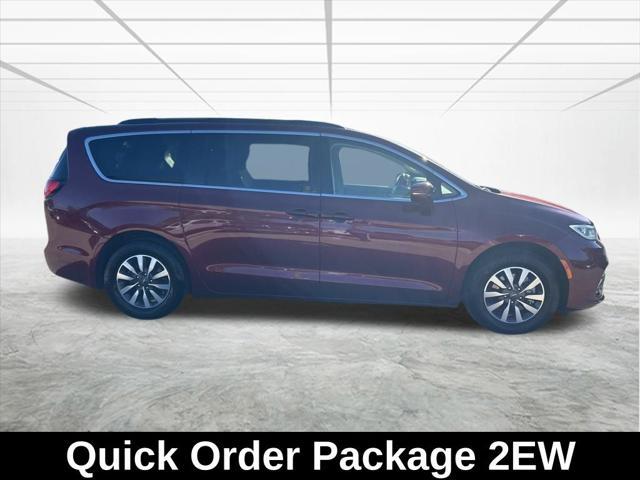 used 2021 Chrysler Pacifica Hybrid car, priced at $25,990