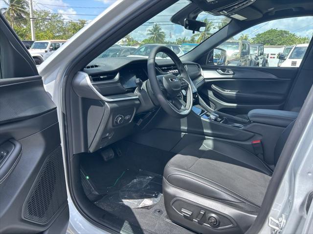 new 2025 Jeep Grand Cherokee car, priced at $40,502