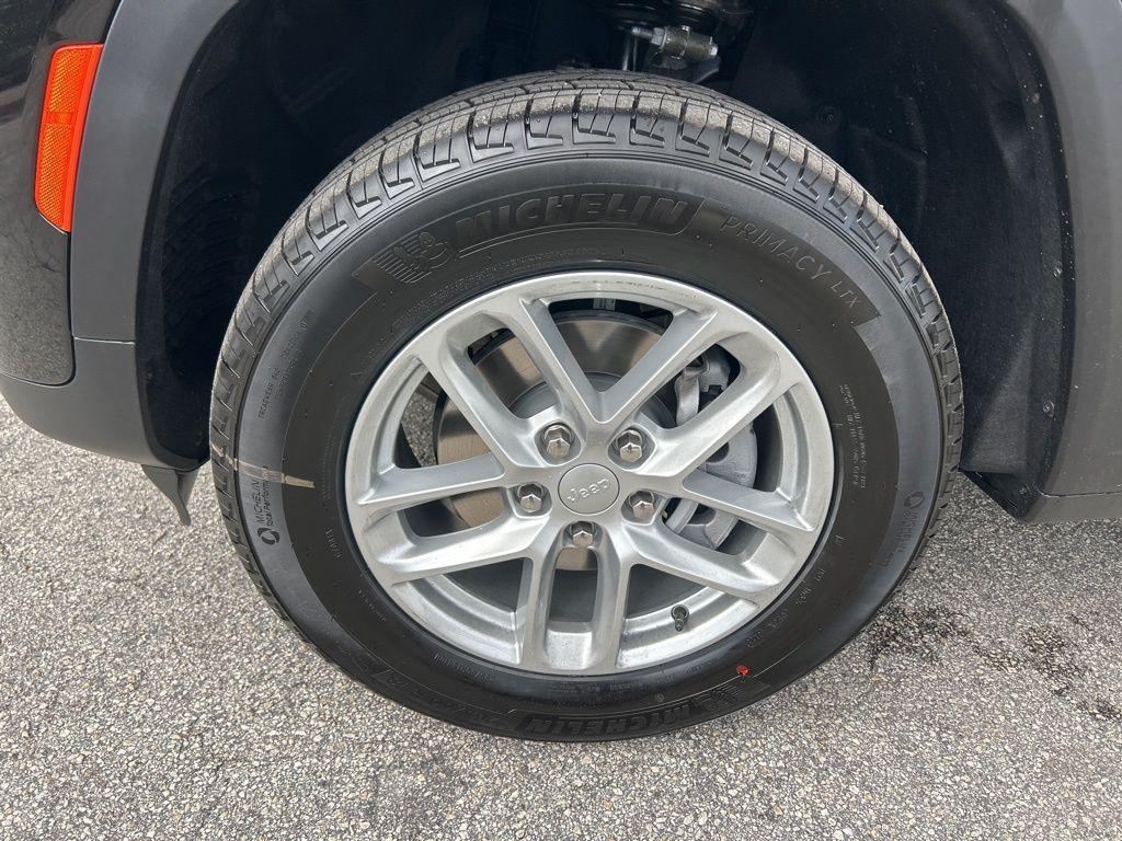 new 2025 Jeep Grand Cherokee car, priced at $37,012