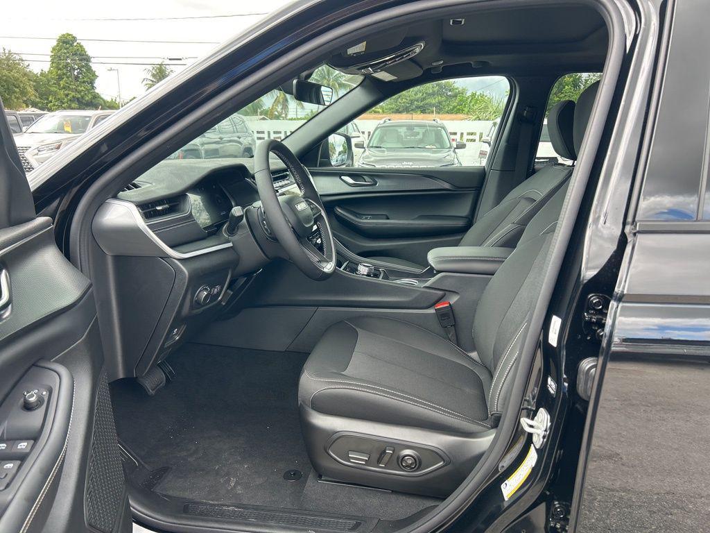 new 2025 Jeep Grand Cherokee car, priced at $37,012